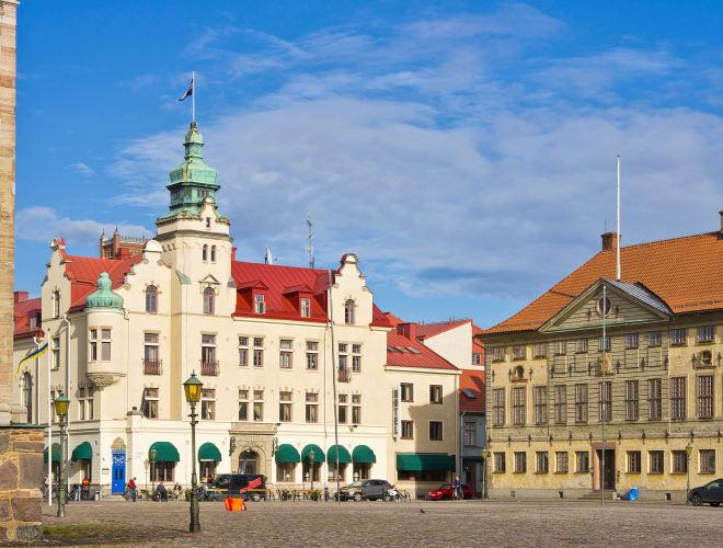 Cobblestone streets and colorful buildings in Kalmar’s old town.