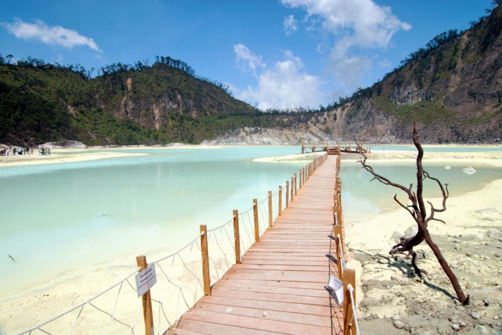 Kawah Putih Bandung Indonesia