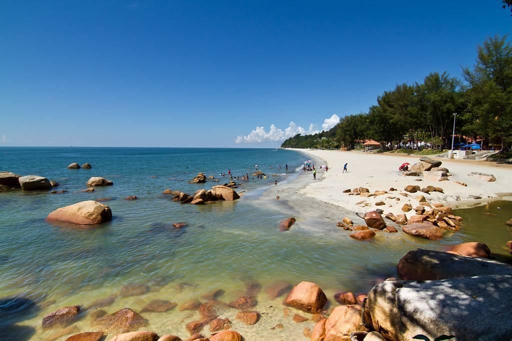 Scenic view of Teluk Cempedak Beach in Kuantan, Malaysia.