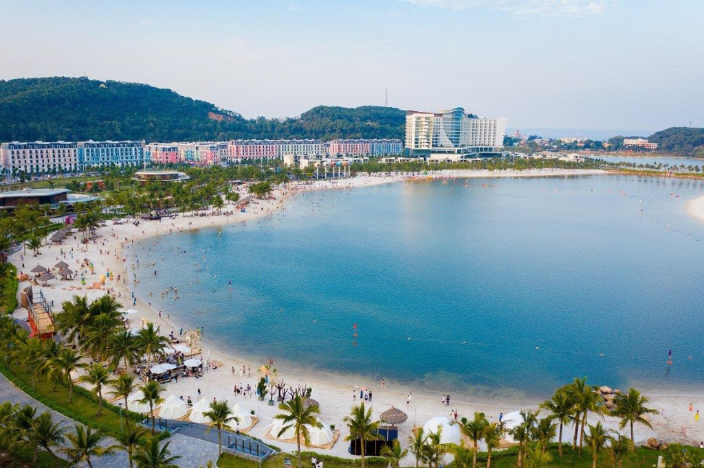 Coastal scenery at Do Son Beach near Haiphong, Vietnam.