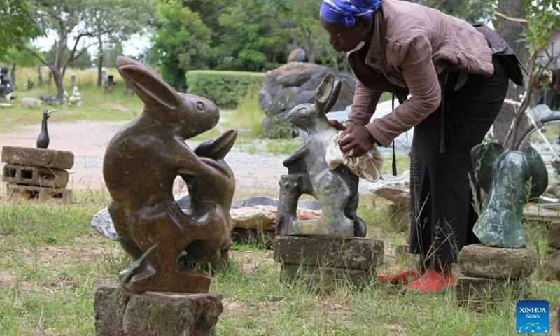 Visitors exploring local artworks and crafts in Chitungwiza, Zimbabwe, showcasing the city’s creative culture.