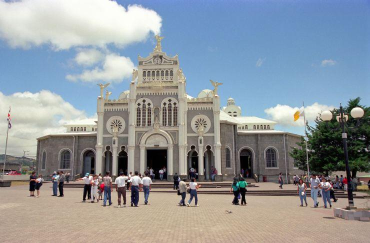 Irazú Volcano near Cartago, Costa Rica, a natural landmark representing the city’s geographic and cultural identity.