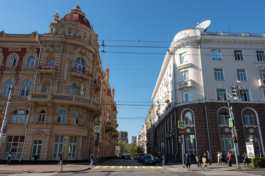 Visitors walking along Bolshaya Sadovaya Street in Rostov-on-Don with shops, cafés, and pedestrian activity.