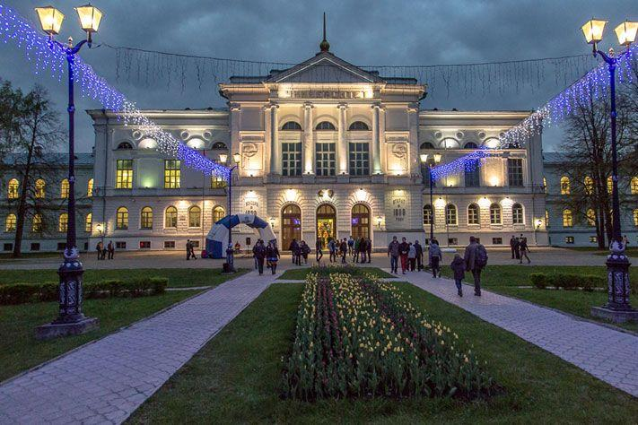Visitors exploring Tomsk State University in Russia, a historic educational and cultural landmark.