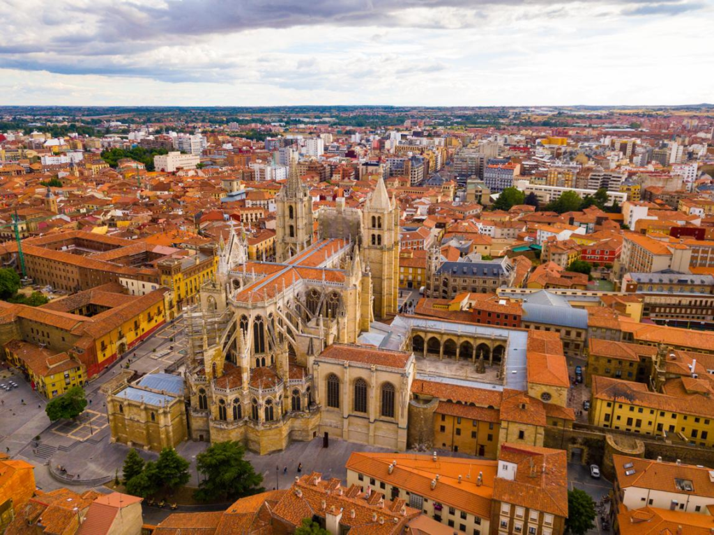 Leon skyline and historic landmarks